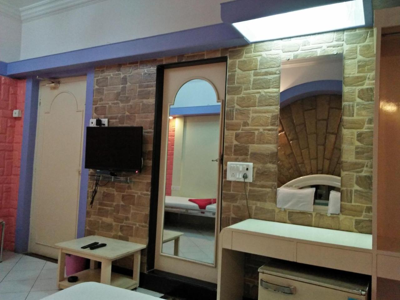 Hotel Blue Bird Colaba Mandve Εξωτερικό φωτογραφία