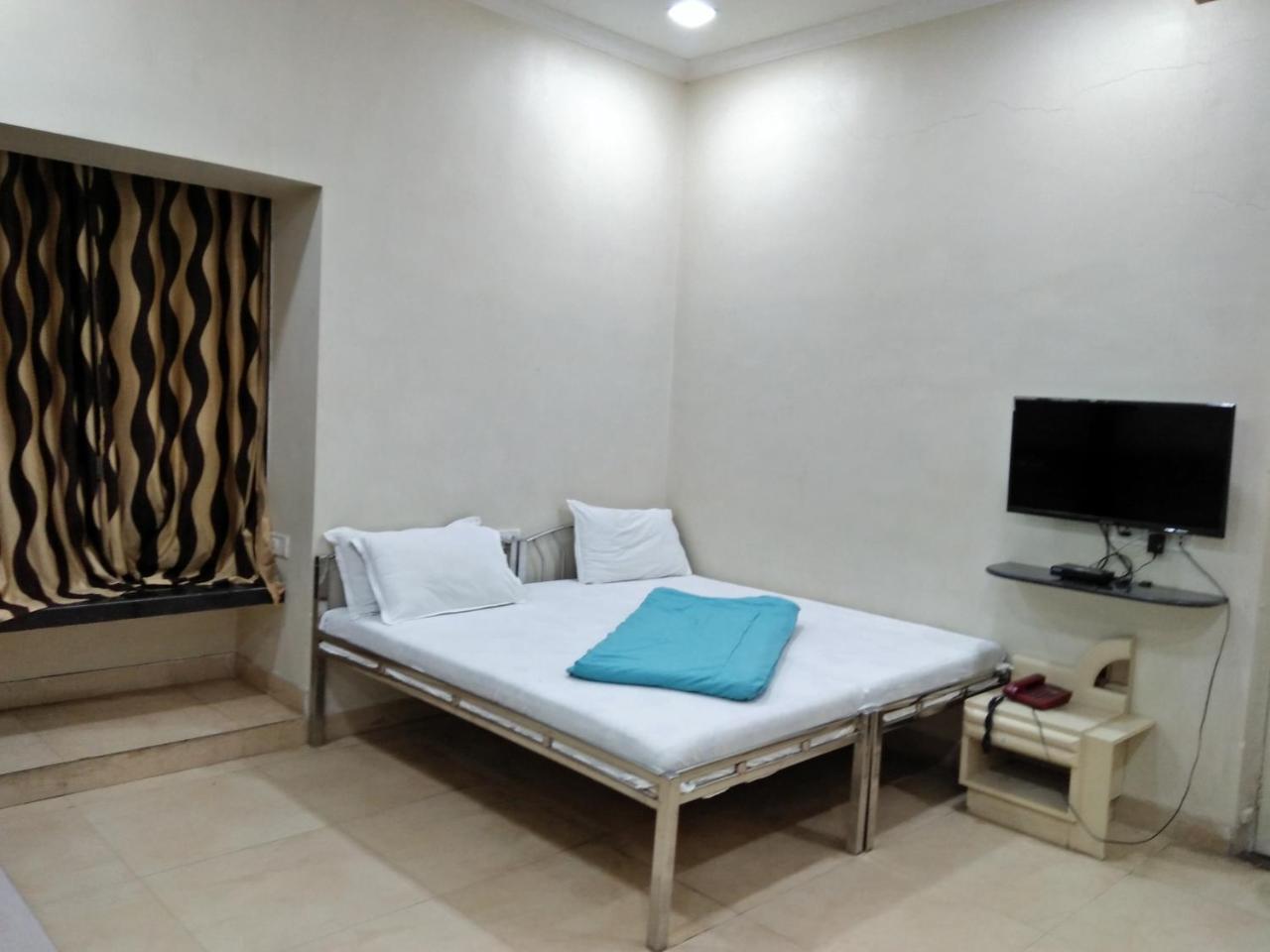 Hotel Blue Bird Colaba Mandve Εξωτερικό φωτογραφία
