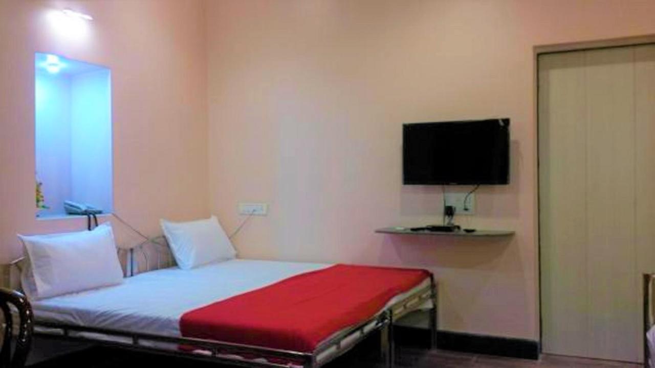 Hotel Blue Bird Colaba Mandve Εξωτερικό φωτογραφία