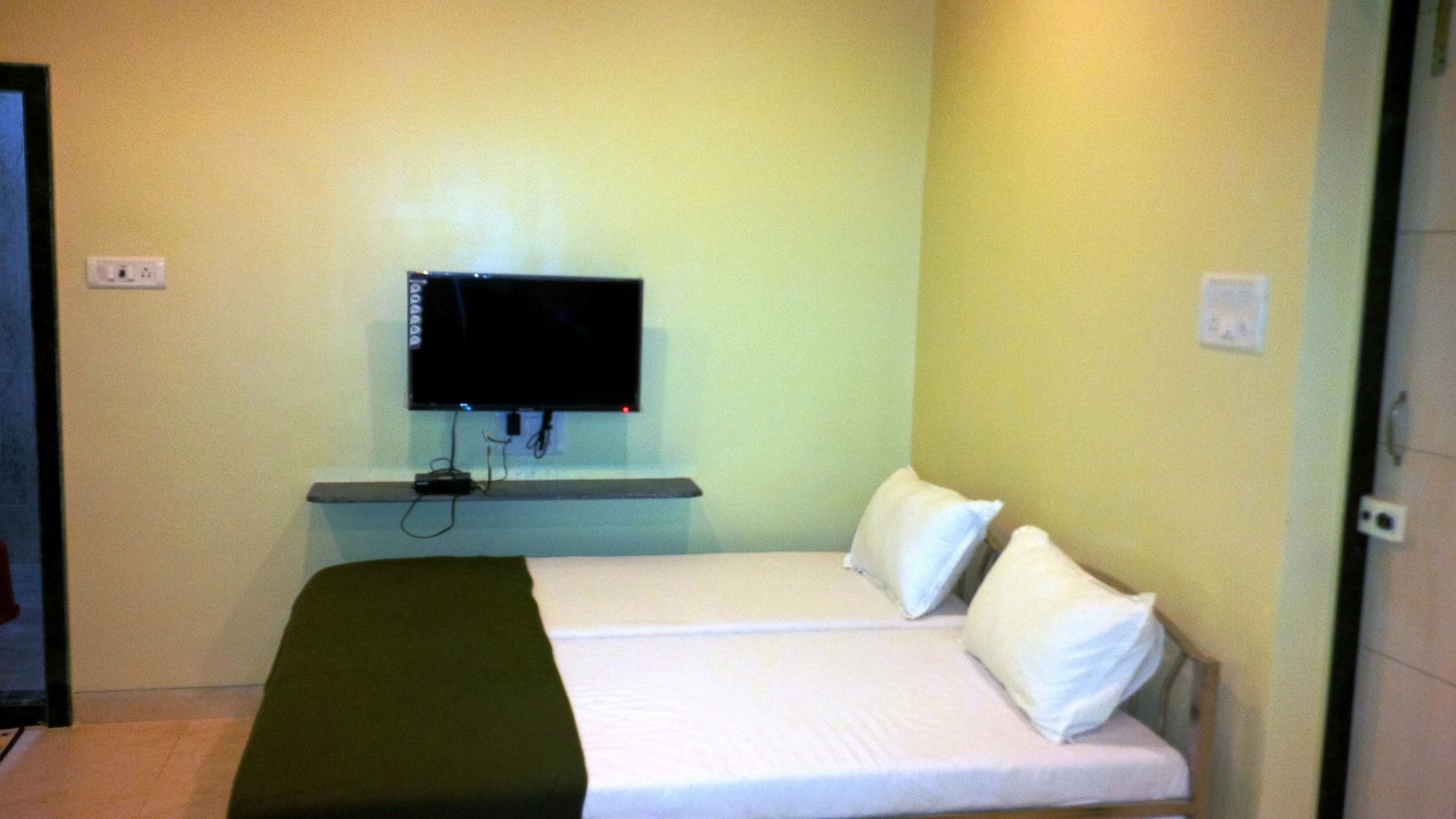 Hotel Blue Bird Colaba Mandve Εξωτερικό φωτογραφία