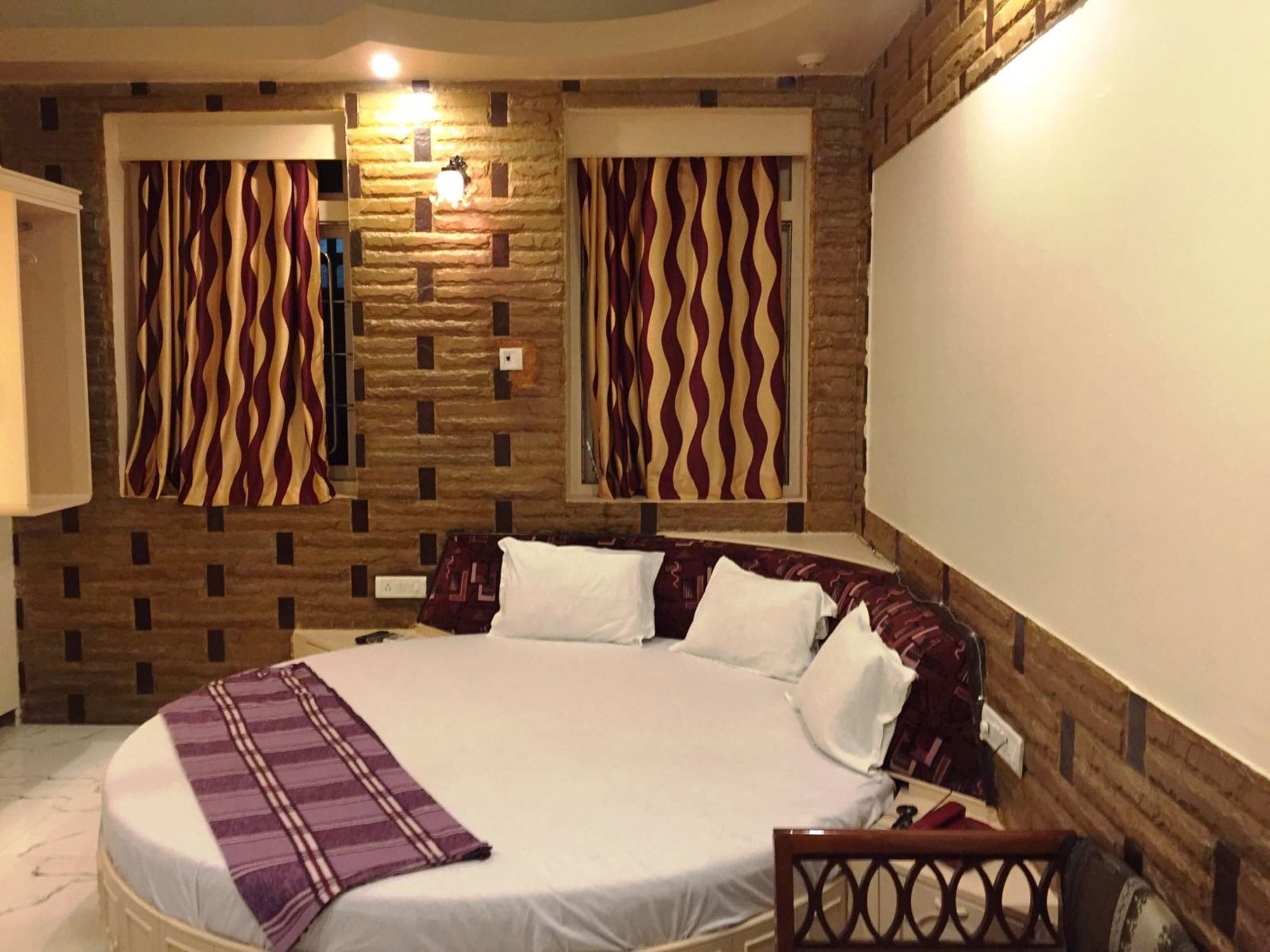 Hotel Blue Bird Colaba Mandve Εξωτερικό φωτογραφία